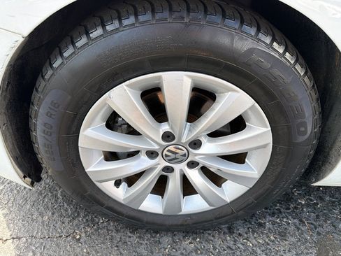 Used 2015 Volkswagen Beetle 1.8T FWD image 29