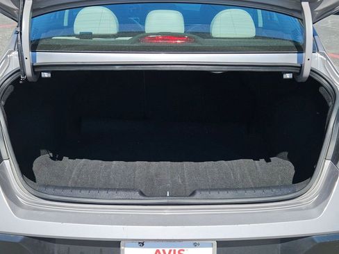 Used 2025 Hyundai Elantra Limited FWD image 27
