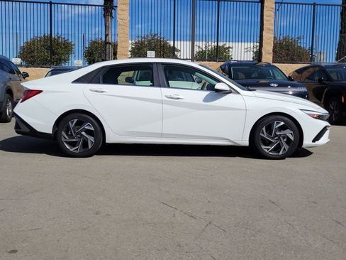 Certified 2025 Hyundai Elantra SEL w/ Cargo Package image 26