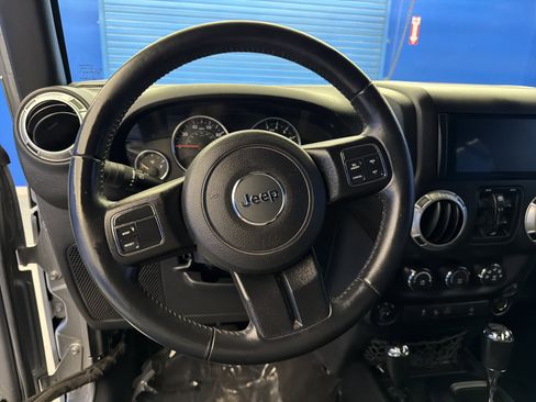 Used 2016 Jeep Wrangler Unlimited Sahara image 13