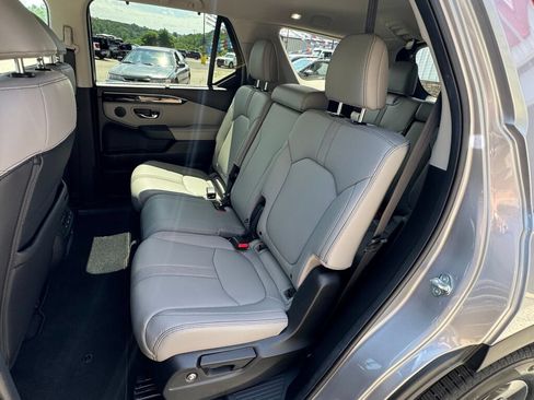 Used 2025 Honda Pilot EX-L image 16