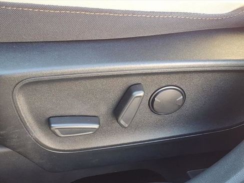 Used 2020 Ford Escape SE image 9