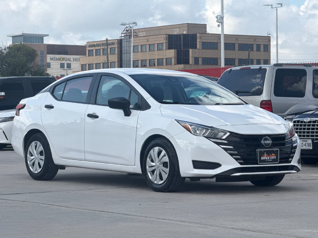Used 2024 Nissan Versa S FWD image 8
