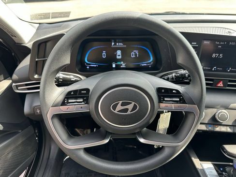 Certified 2026 Hyundai Elantra SE w/ Cargo Package FWD image 15
