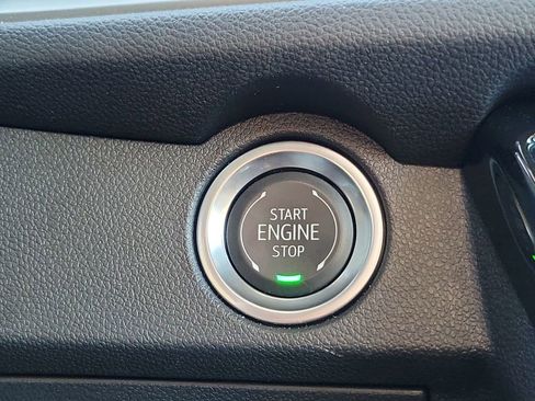 Used 2025 Chevrolet Traverse LT image 24