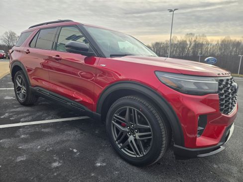 New 2026 Ford Explorer ST-Line w/ ST-Line Street Pack AWD/4WD image 3