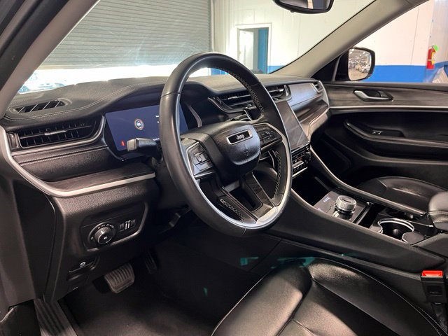 Used 2023 Jeep Grand Cherokee Limited AWD/4WD image 23