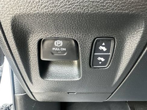 Used 2023 RAM 1500 Laramie AWD/4WD image 31