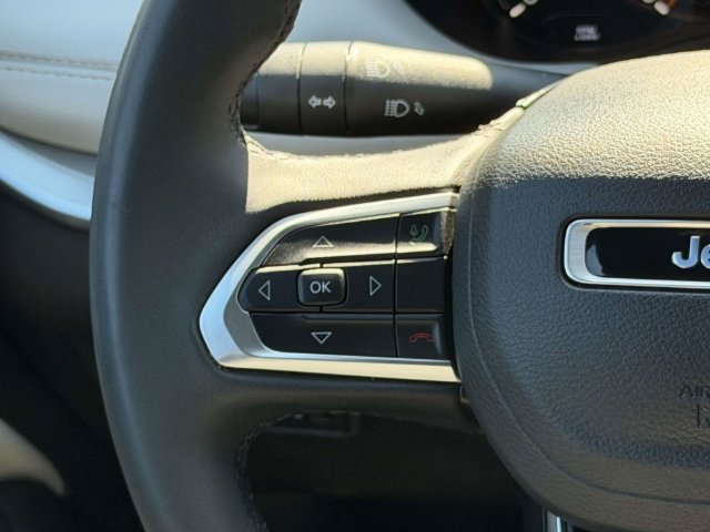 Used 2025 Jeep Compass Limited AWD/4WD image 24