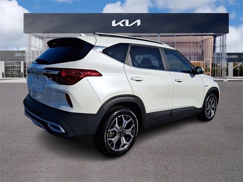 Used 2022 Kia Seltos EX image 6