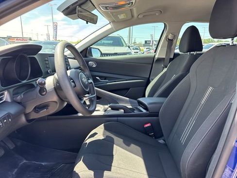 Used 2023 Hyundai Elantra SEL w/ Preferred Accessory Package FWD image 13