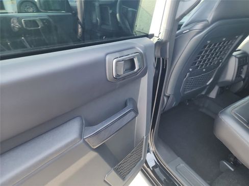 New 2025 Ford Bronco Badlands image 17