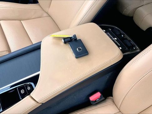 Used 2023 Volvo XC90 T8 Ultimate image 13