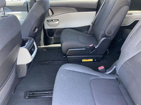 Used 2023 Kia Carnival LX FWD image 20
