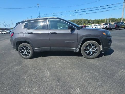Used 2024 Jeep Compass Limited AWD/4WD image 4