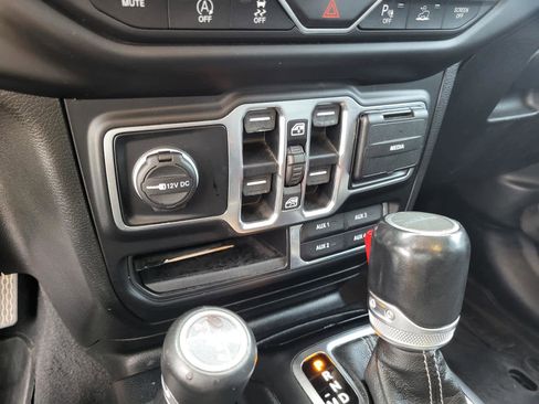 Used 2020 Jeep Gladiator Overland image 24