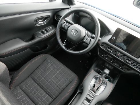 Certified 2026 Honda HR-V Sport image 9