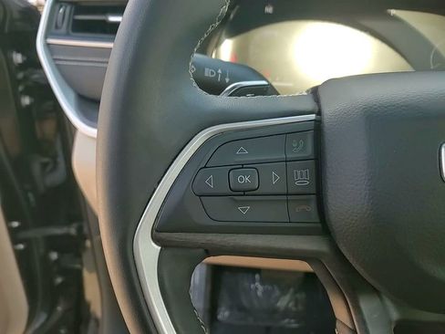 Used 2023 Jeep Grand Cherokee Limited image 24