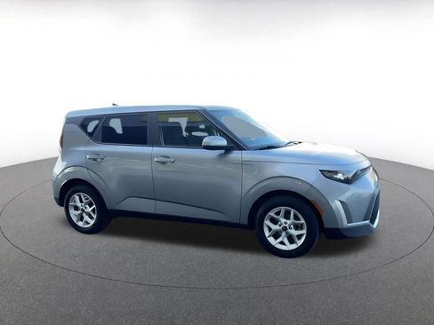 Used 2025 Kia Soul LX w/ LX Technology Package image 2