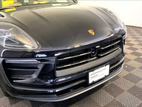 Certified 2025 Porsche Macan image 34