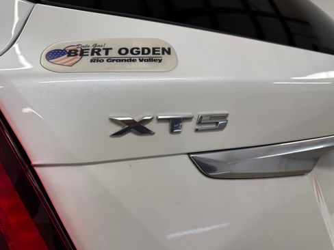 Used 2022 Cadillac XT5 Premium Luxury w/ Technology Package FWD image 9