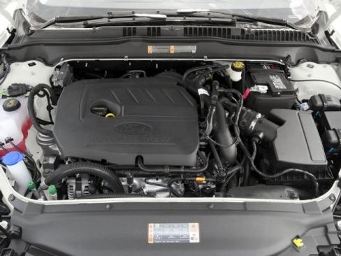 Used 2017 Ford Fusion SE w/ Fusion SE Technology Package image 13