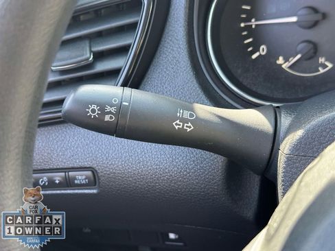 Used 2018 Nissan Rogue S image 23