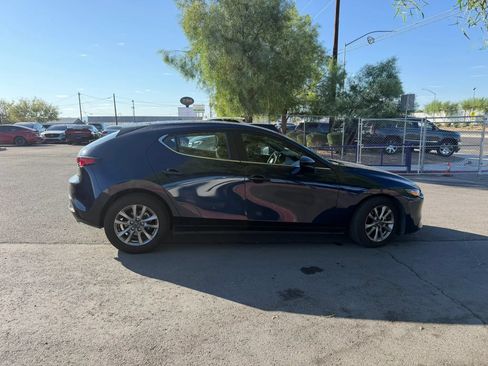 Used 2021 MAZDA MAZDA3 s FWD image 3