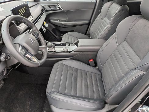 New 2026 Mitsubishi Outlander LE image 12