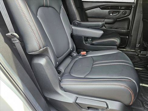Used 2025 Honda Pilot TrailSport image 18
