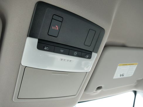 Used 2025 Nissan Rogue SV AWD/4WD image 32
