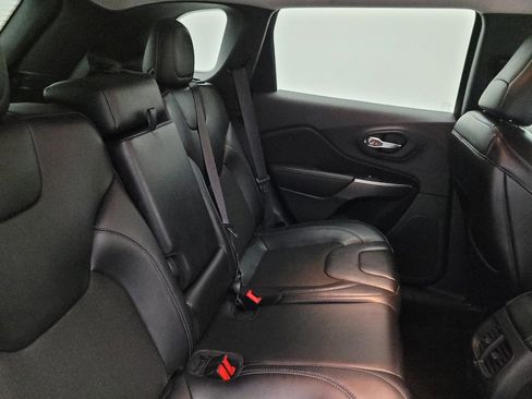 Used 2019 Jeep Cherokee Latitude Plus image 19