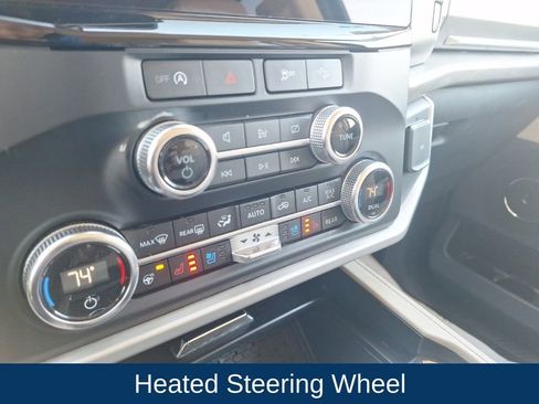 Used 2024 Ford Expedition Max XLT image 19