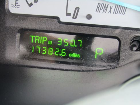 Used 2002 Ford Thunderbird image 32