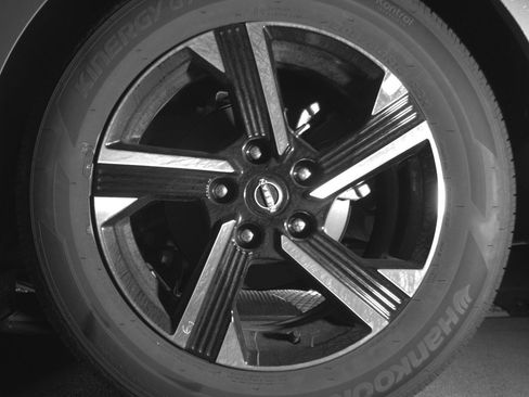 Used 2025 Nissan Sentra SV image 14