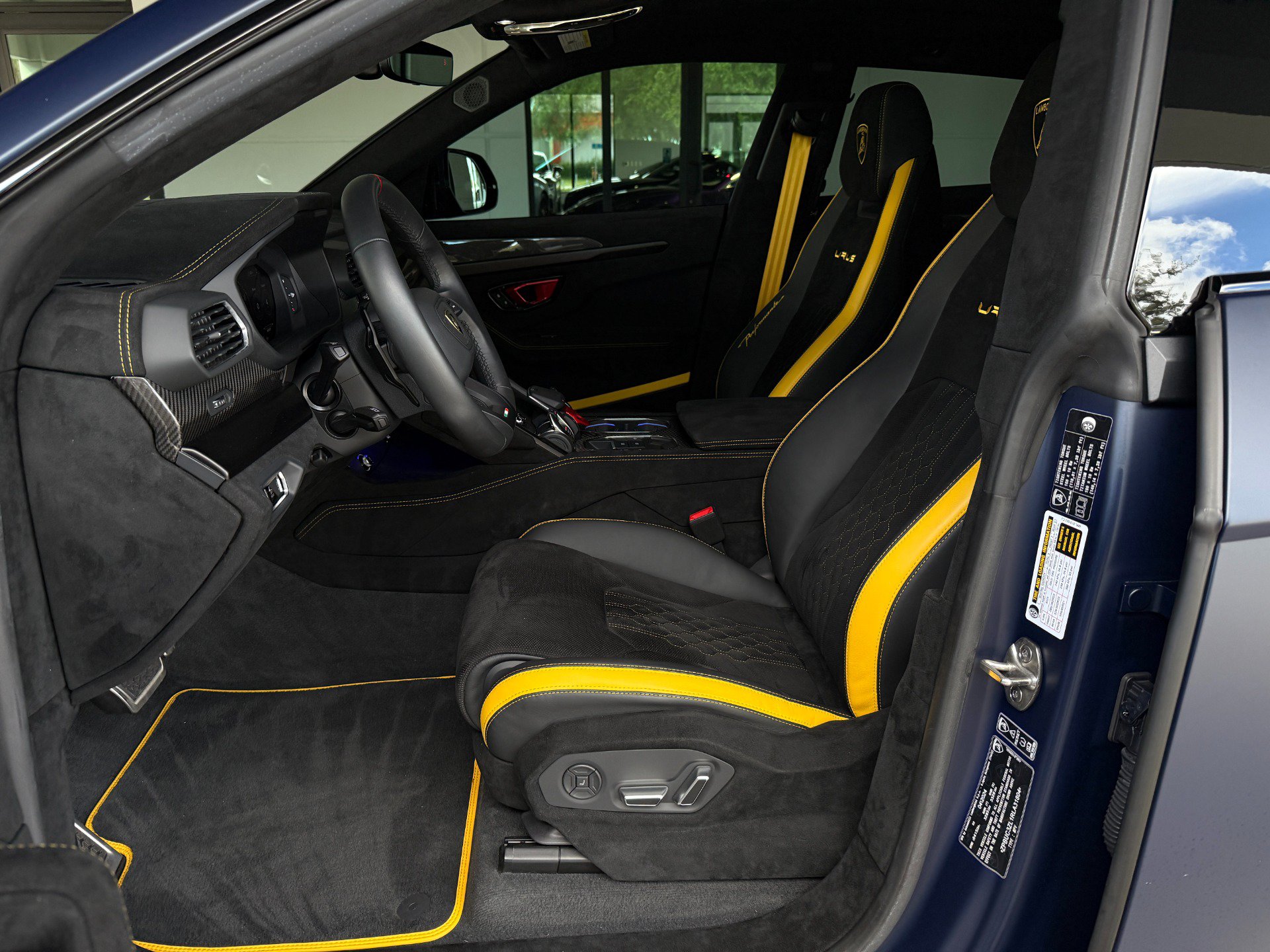 Used 2024 Lamborghini Urus Performante AWD/4WD image 21