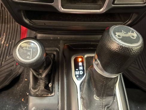Used 2018 Jeep Wrangler Sport AWD/4WD image 16