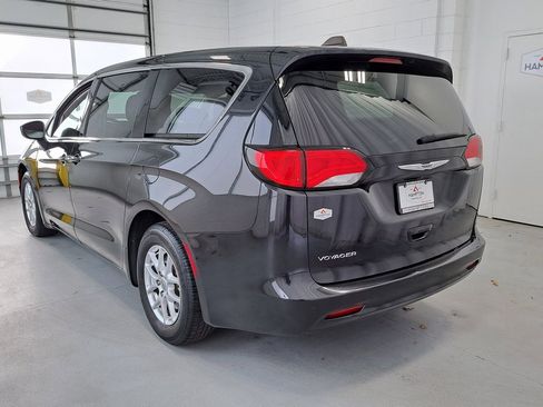 Used 2023 Chrysler Voyager LX image 7