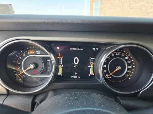 Used 2023 Jeep Wrangler Unlimited Sahara w/ Cold Weather Group AWD/4WD image 10