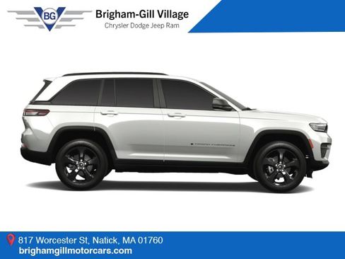Used 2025 Jeep Grand Cherokee Altitude AWD/4WD image 2