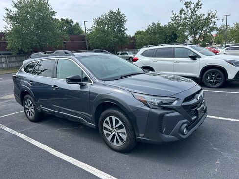 Used 2025 Subaru Outback Premium AWD/4WD image 1
