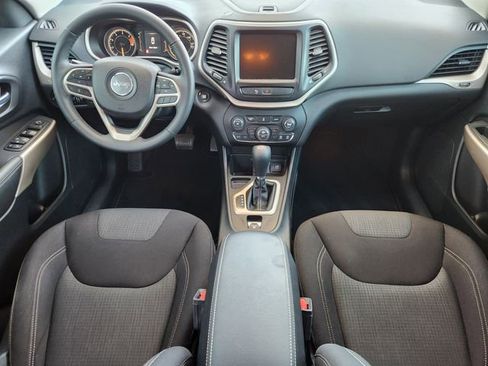 Used 2017 Jeep Cherokee Latitude w/ Comfort/Convenience Group image 24