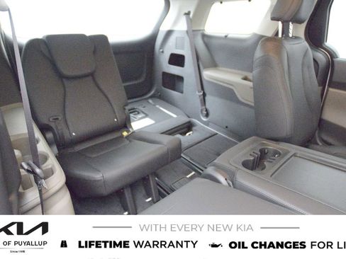 New 2026 Kia Carnival EX image 14