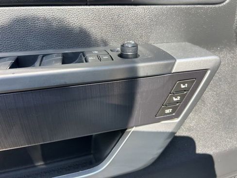 Used 2024 Toyota Tundra Platinum AWD/4WD image 12