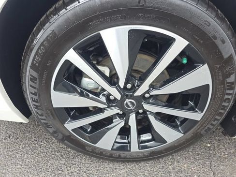 Certified 2025 Nissan Sentra SV w/ SV Premium Package FWD image 9