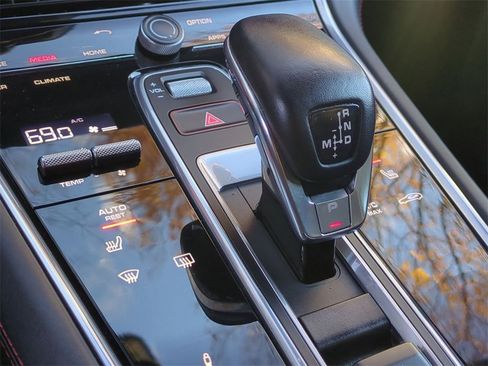 Used 2019 Porsche Panamera GTS image 18
