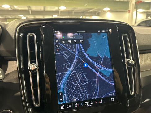 Certified 2025 Volvo XC40 B5 Core image 16