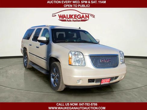 Used 2013 GMC Yukon XL Denali image 3