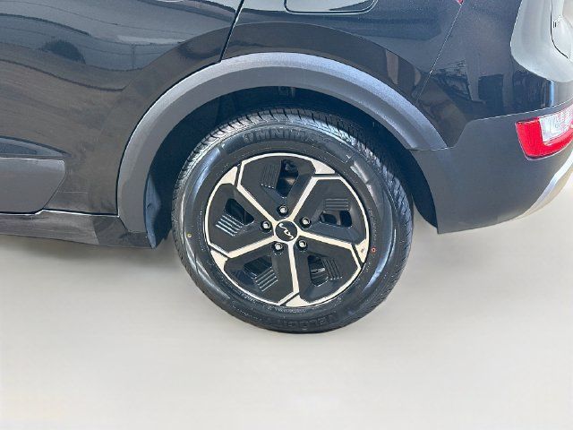 Used 2023 Kia Niro EX w/ EX Cold Weather Package FWD image 5