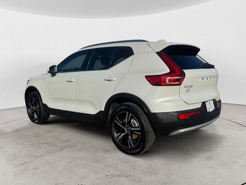 Certified 2025 Volvo XC40 B5 Core image 3